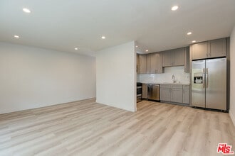 2232 W 24th St in Los Angeles, CA - Building Photo - Building Photo