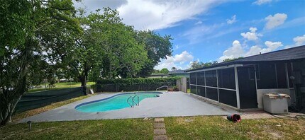 8001 NW 71st Ave in Tamarac, FL - Building Photo - Building Photo