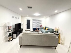 10730 NW 7th St in Miami, FL - Building Photo - Building Photo