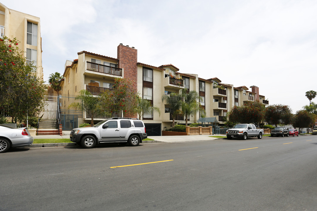 742 S Harvard Blvd in Los Angeles, CA - Foto de edificio