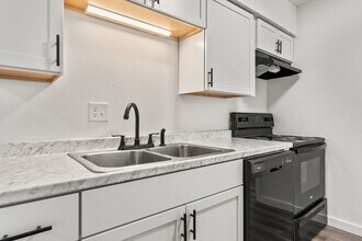 3140 W Greenwood St in Springfield, MO - Building Photo - Building Photo