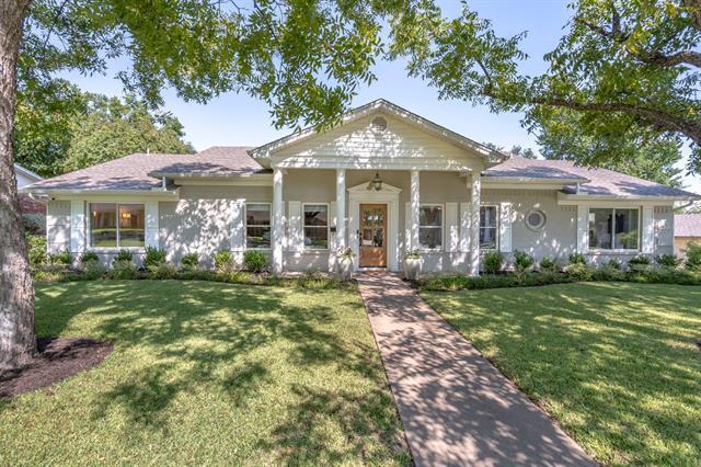 4217 Dawn Dr in Benbrook, TX - Building Photo