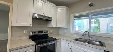 14296 Riches Rd SE in Silverton, OR - Building Photo - Building Photo