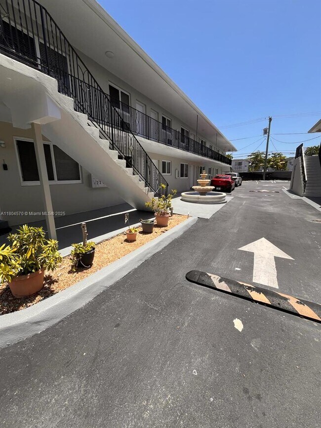 101 NW 47th Ave in Miami, FL - Building Photo - Building Photo