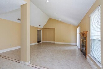 2007 Highland Hills Dr in Sugar Land, TX - Building Photo - Building Photo