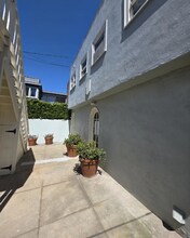 124-128 Breeze Ave in Los Angeles, CA - Building Photo - Building Photo