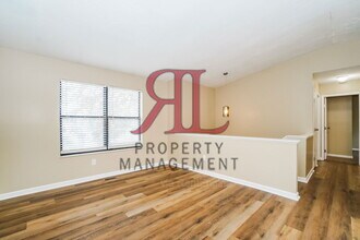 836 Hickok Dr in Columbus, OH - Foto de edificio - Building Photo