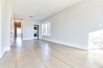 2224 N Kimball Ave in Chicago, IL - Building Photo - Building Photo