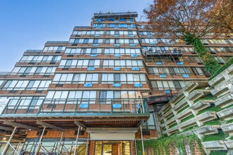 Sunrise Tower in Staten Island, NY - Foto de edificio - Building Photo