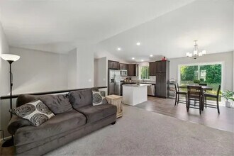 353 66th St SW in Waverly, MN - Foto de edificio - Building Photo