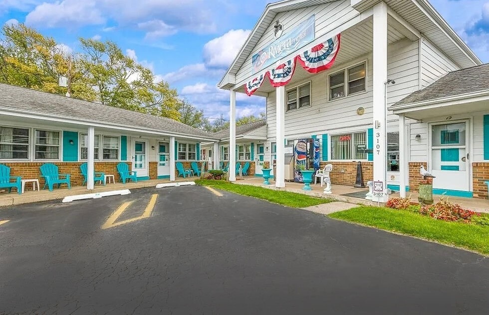 3107 W Lake Rd in Erie, PA - Building Photo