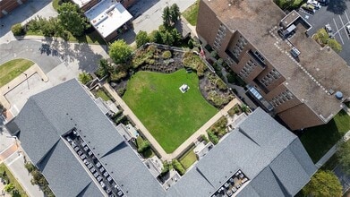 16800 Van Aken Blvd, Unit 404 in Shaker Heights, OH - Building Photo - Building Photo