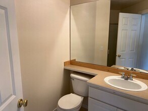 1400 Huckleberry Cir in Issaquah, WA - Building Photo - Building Photo