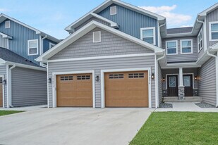 118 Eiche Dr in Slinger, WI - Building Photo