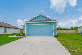 239 Lisa Marie Dr in Angleton, TX - Foto de edificio - Building Photo
