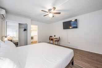 425 2nd St N in St. Petersburg, FL - Building Photo - Building Photo