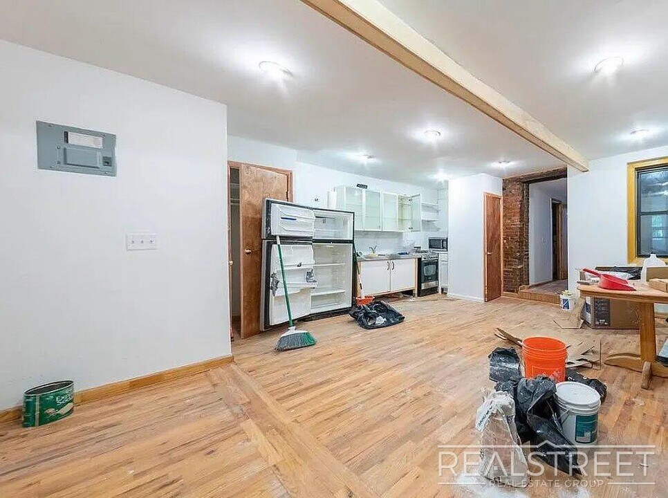 1399 Pacific St in Brooklyn, NY - Building Photo