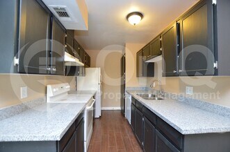 6052 W Golden Ln in Glendale, AZ - Building Photo - Building Photo