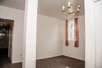 33 E Park St-Unit -102 in Elizabethtown, PA - Building Photo - Building Photo