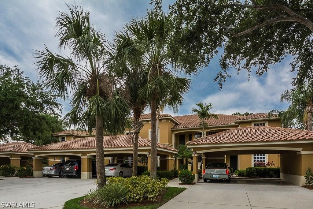 12080 Matera Ln in Bonita Springs, FL - Foto de edificio