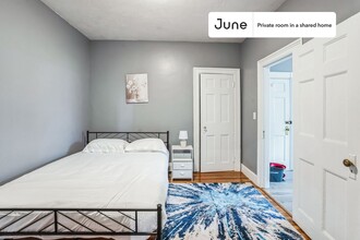 Private bedroom in 4 bed/1.5 bath Home in Somerville, MA - Building Photo - Building Photo