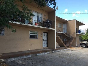 1800 NW 19th Ter in Miami, FL - Foto de edificio - Building Photo