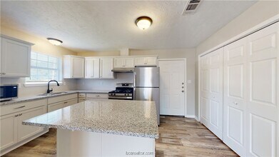 302 Legion Ct in Bryan, TX - Building Photo - Building Photo