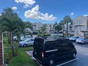 8660 NW 5th Ter, Unit 15-202 in Miami, FL - Building Photo - Building Photo