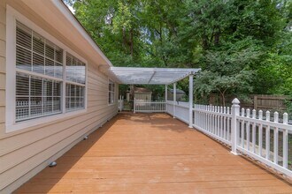 11257 S Lake Shore Dr in Conroe, TX - Building Photo - Building Photo