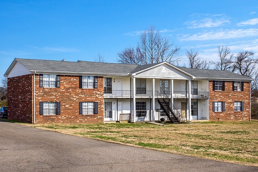 Pinecreek Apartments in Union City, TN - Building Photo