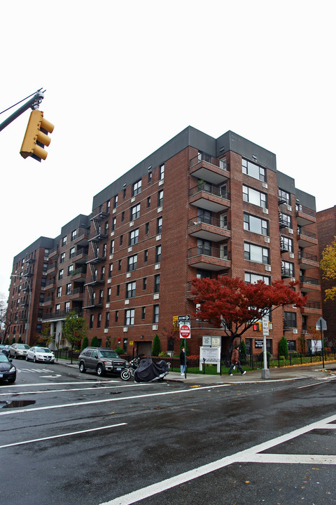 10311 68th Dr in Forest Hills, NY - Building Photo