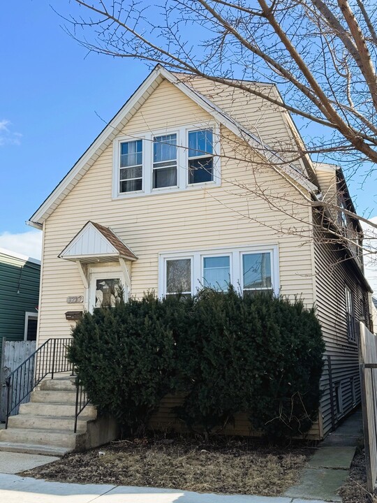 3223 N Troy St in Chicago, IL - Foto de edificio