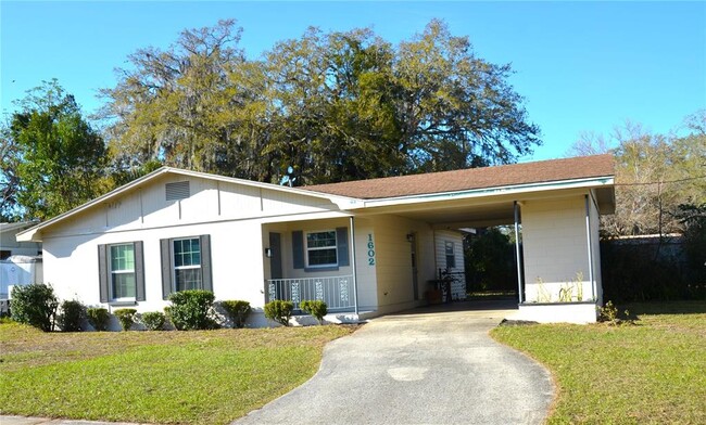 1602 Lancaster Ave in Leesburg, FL - Building Photo - Building Photo