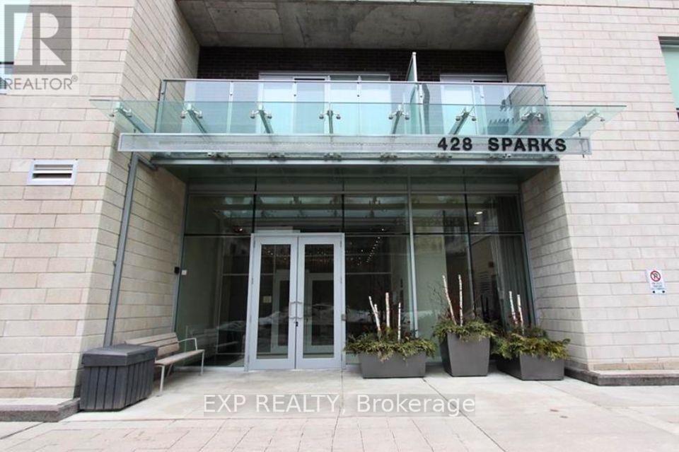 428 Sparks St. in Ottawa, ON - Building Photo