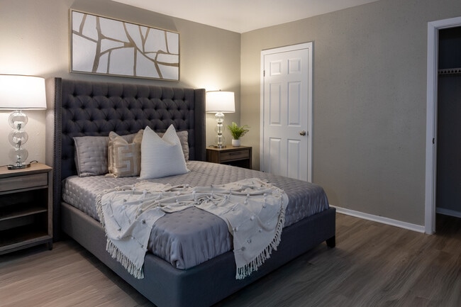 RIVERBEND in Arlington, TX - Building Photo - Building Photo