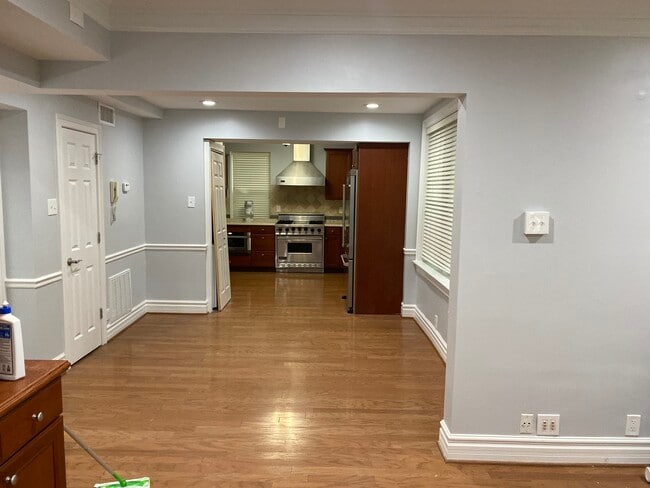 7739 Kingsbury Blvd, Unit 12 in Clayton, MO - Foto de edificio - Building Photo