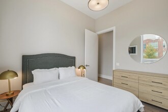 943 N Kingsbury St in Chicago, IL - Foto de edificio - Building Photo