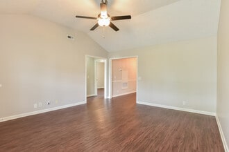 956 Tom Hailey Blvd in La Vergne, TN - Building Photo - Building Photo