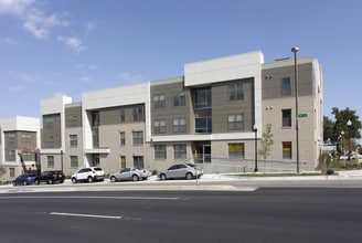 Capitol Rows Apartments in Omaha, NE - Foto de edificio - Building Photo