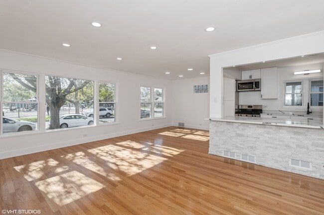 6251 N Hamlin Ave in Chicago, IL - Building Photo - Building Photo