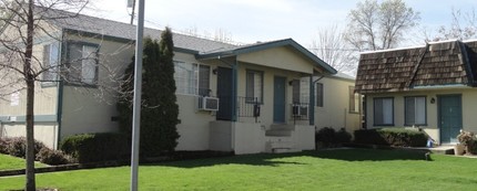 Fairview Apartments in Roseville, CA - Building Photo - Building Photo