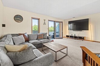 33 River Front Dr in Manchester, NH - Building Photo - Building Photo