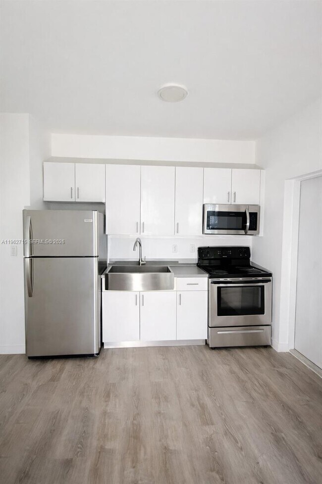 402 NW 12th Ave in Miami, FL - Building Photo - Building Photo