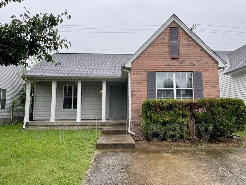 1006 Looby Cir in Nashville, TN - Foto de edificio