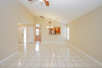 1019 Apopka Woods Ln in Orlando, FL - Foto de edificio - Building Photo