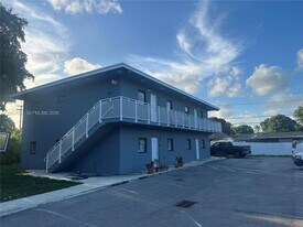 587 NW 100th St in Miami, FL - Building Photo