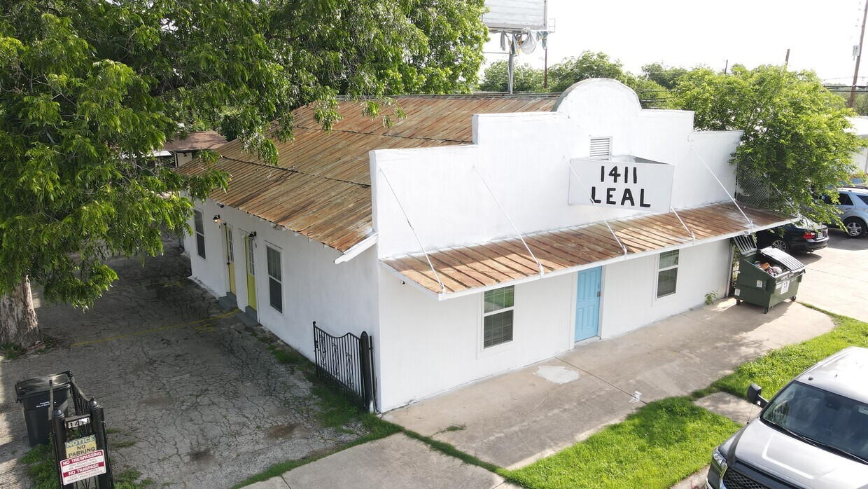 1407 Leal St in San Antonio, TX - Building Photo