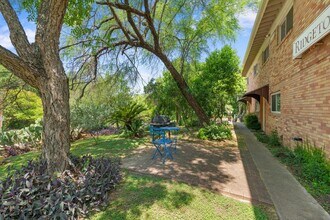 304 E 33rd St in Austin, TX - Building Photo - Building Photo