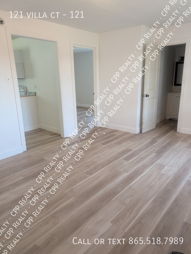 property at 121 Villa Ct