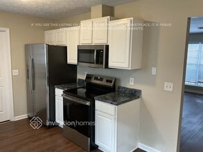 4042 Parks Rd in Flowery Branch, GA - Foto de edificio - Building Photo